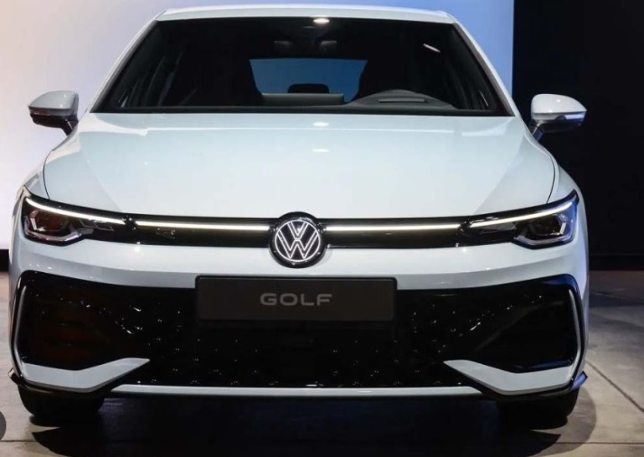 Вижте как ще изглежда новият очакван Volkswagen Golf СНИМКИ