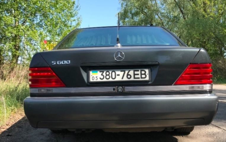 Капсула на времето: Намериха брониран Mercedes от 1994 г., притежаван от политик СНИМКИ