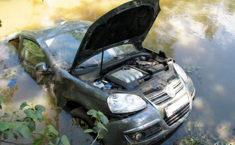 Важно за всеки:  Как да спасите автомобила си при наводнение (СНИМКИ)