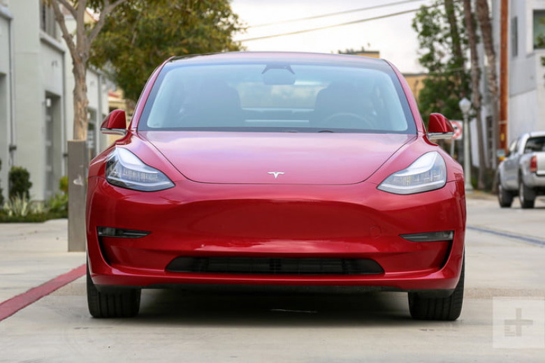 Разкриха неочаквано и много важно превъзходство на електрическите автомобили Tesla над обикновените коли