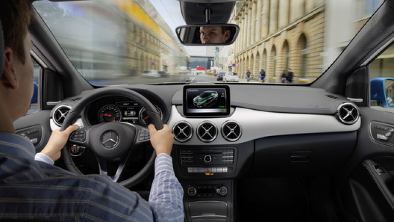Сензорните екрани в автомобилите са по-опасни от бутоните, ето защо (СНИМКИ)