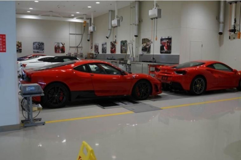 Не е за вярване, но 50 чисто нови Ferrari, струващи милиони, са изпратени за рециклиране (СНИМКА)