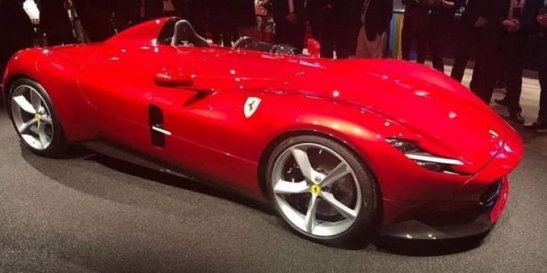 Разкриха външния вид на спийдстърите Ferrari Monza (СНИМКИ)