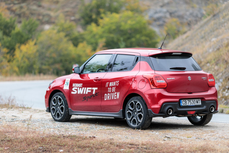 Новото Suzuki Swift Sport завладява с динамичен характер и изумителна стабилност (СНИМКИ)