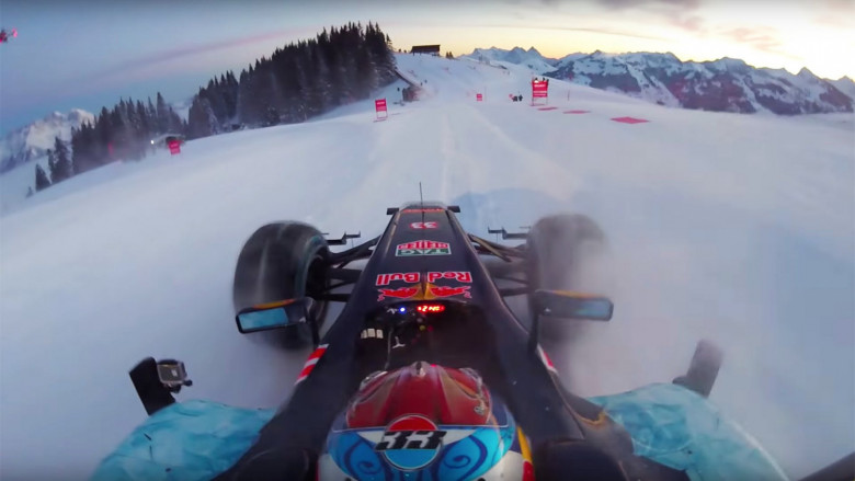 Страховито: Пилот от F1 се пусна с болида си по снежно трасе над пропаст (ВИДЕО)