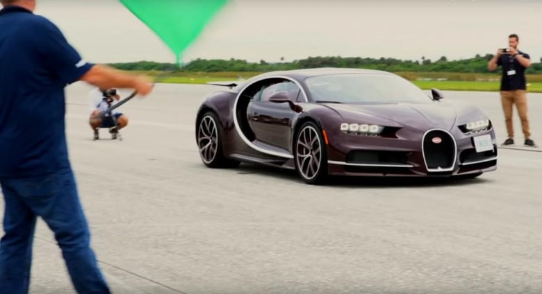 През очите на шофьора: Bugatti Chiron демонстрира ускорение до максимална скорост (ВИДЕО)
