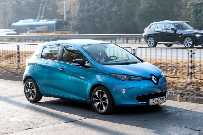 Тест драйв: Как зарежда и се движи електрическият автомобил Renault ZOE  в София