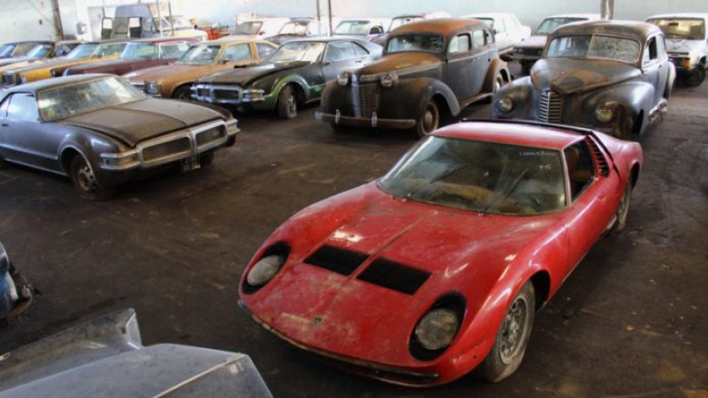 Изумително! Откриха огромна колекция от редки автомобили, захвърлени в склад (СНИМКИ/ВИДЕО)