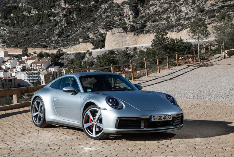 Ето как новият Porsche 911 набира до 200 км / ч само за 10 секунди (ВИДЕО)