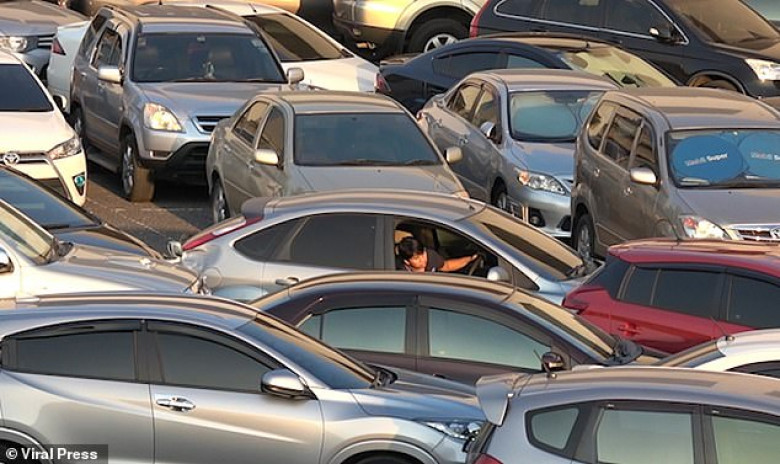 Вижте най-потресаващия паркинг в света! (ВИДЕО)