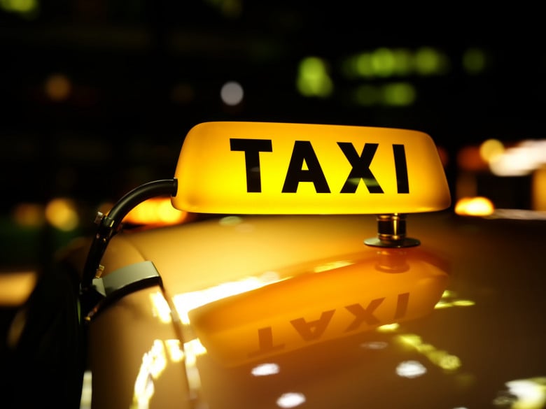 Таксиджия събра очите на столичани с постъпката си (СНИМКА)