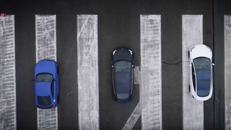 Вижте кой побеждава в драг битката между Tesla Model 3 и Mercedes AMG E63 S (ВИДЕО)