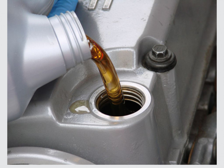 Двигателят гълта масло: Причини и отстраняването им
