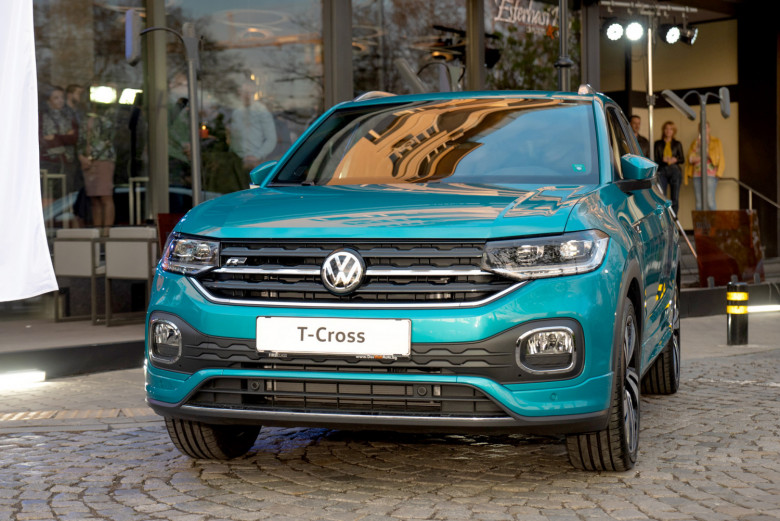Новият градски SUV T-Cross на Volkswagen в СНИМКИ и ВИДЕО