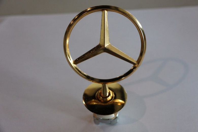 Mercedes W210 от аукцион изумява с идеалното си състояние (ВИДЕО)