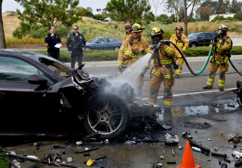 Porsche към собствениците на Panamera: Не паркирайте до други коли, автомобилът се запалва и може да изпепели всичко