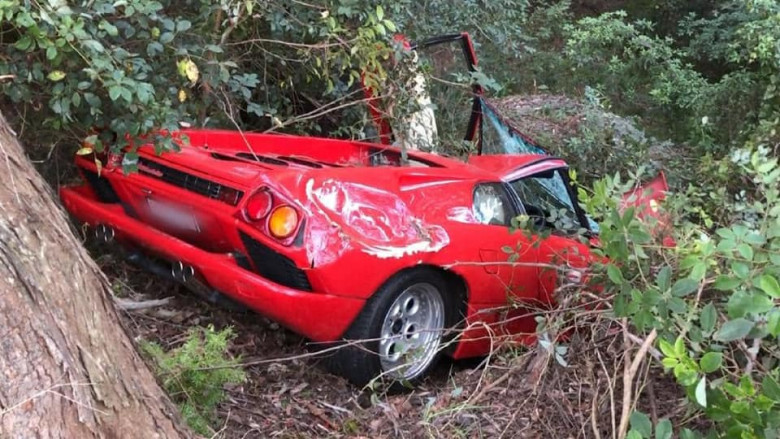 Култова суперкола Lamborghini бе разбита веднага след покупката СНИМКИ