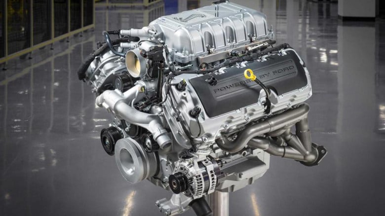 Вижте ръчното сглобяване на най-мощния двигател на Ford ВИДЕО