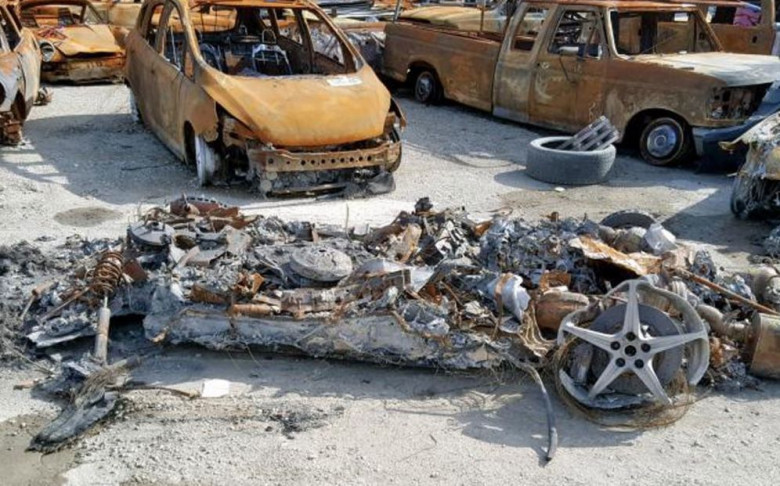 Ненадмината алчност: Изгоряло до основи Ferrari 458 Spider е изложено на търг