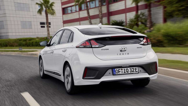 Новият електромобил Hyundai Ioniq удивлява с пробега с едно зареждане СНИМКИ