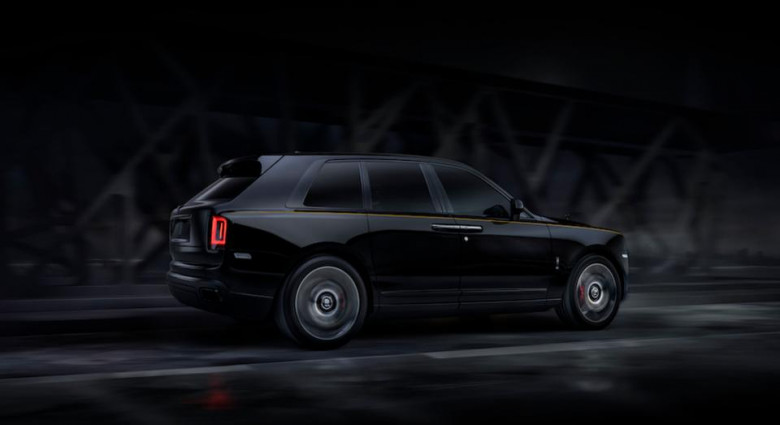 Уникалният Rolls-Royce Black Badge Cullinan покори младите и пътищата СНИМКИ