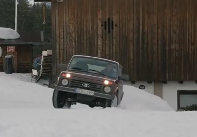 Кой е кралят на снега: Нива унижи Suzuki SX4 S-cross и Dacia Duster ВИДЕО