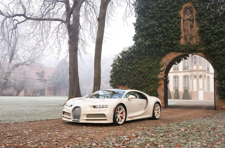 Единственият в света Bugatti Chiron със салон Hermès СНИМКИ
