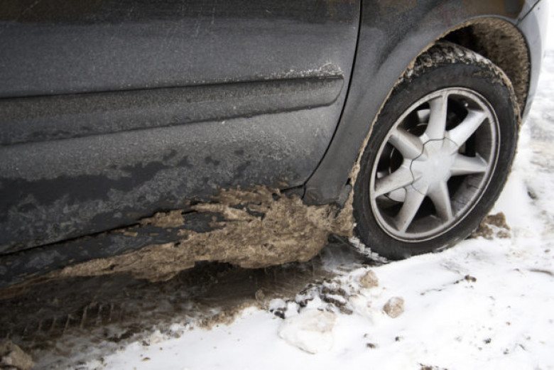 Как правилно да предпазите автомобила си от зимни реагенти