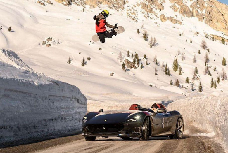 Фантастичен зимен дрифт на спийдстър Ferrari за $2 милиона ВИДЕО