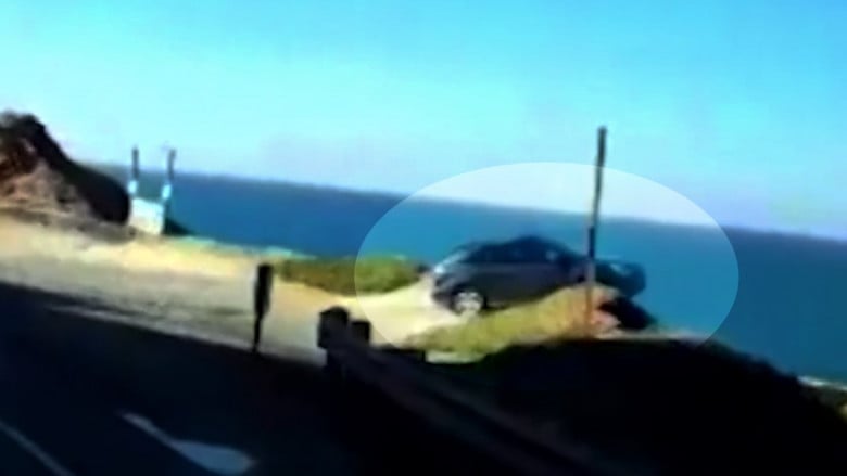 Ужасяващо ВИДЕО: Джип излетя от пътя на висока скорост и падна в морето