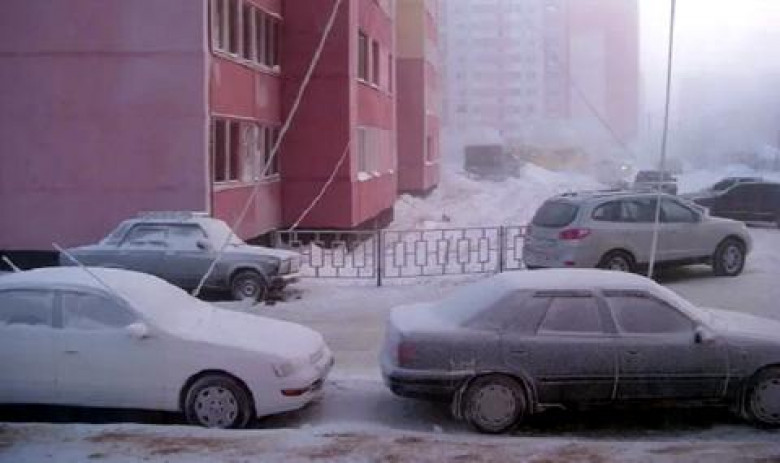 Защо шофьорите в Сибир оставят колите си през нощта включени в контакта?