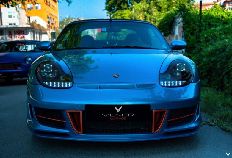 Българи впечатлиха с яркия тунинг на Porsche 911 Cabriolet СНИМКИ