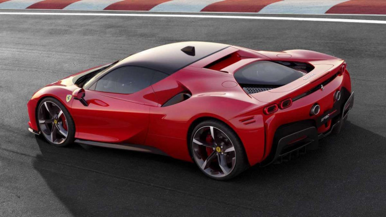 Ferrari показа целия процес на сглобяване на най-мощната си суперкола ВИДЕО