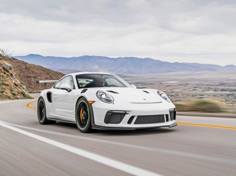 Porsche публикува тийзър за ново поколение мощен 911 GT3