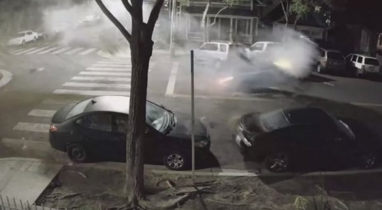 Шокиращ инцидент: Шофьорка полетя със своя BMW M4 зрелищно над пътя ВИДЕО