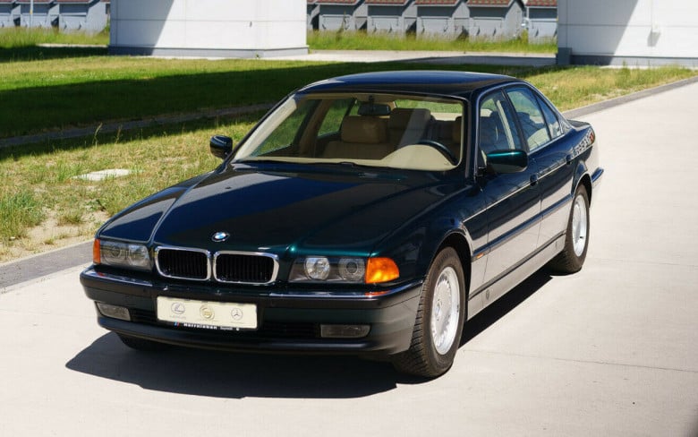 Уникат: Продава се BMW 740i от 1997 г., престояло 23 г. в херметичен балон СНИМКИ