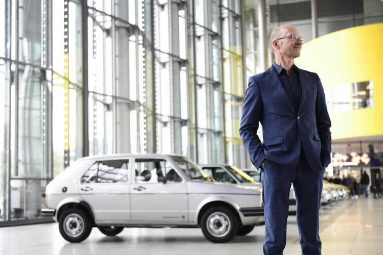 Главният дизайнер на Volkswagen каза как ще се правят автомобилите на бъдещето с отчитане на уроците от COVID-19