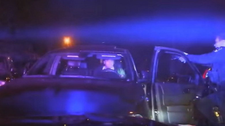 Бесен екшън с преследване между шофьор на откраднат джип и полицаи ВИДЕО 18+