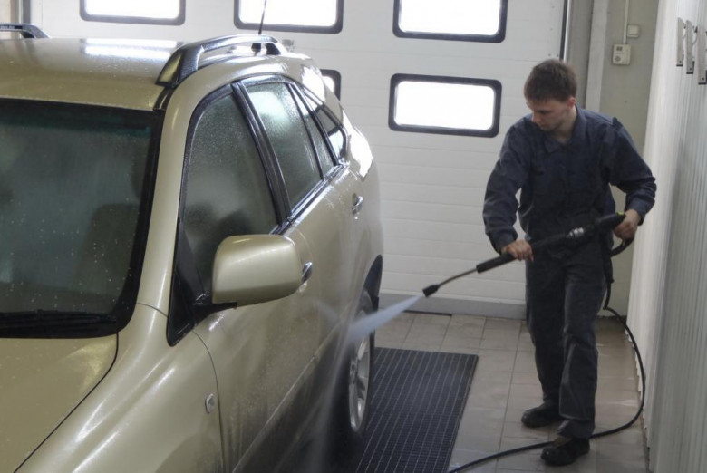 Тест: Правилно ли си миете колата сами - със сигурност не!