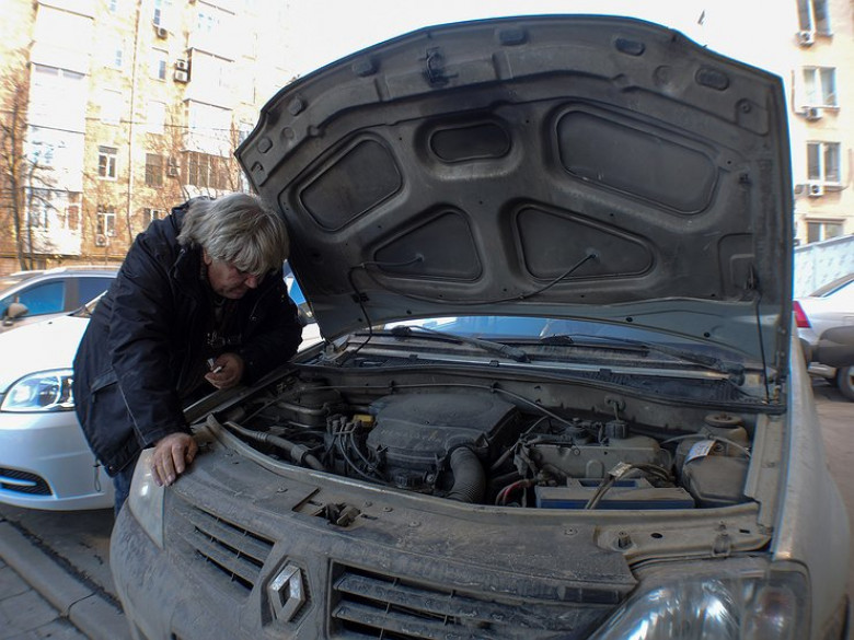 3 грешки при проверка на нивото на маслото, които могат да повредят двигателя на колата