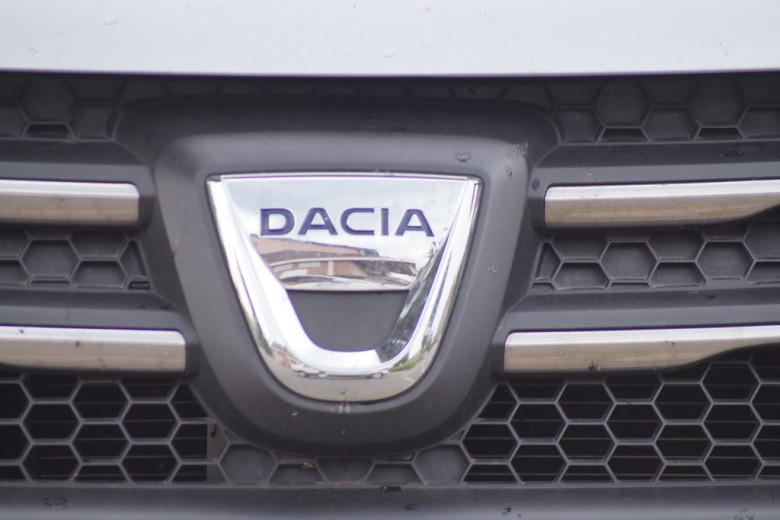 Ето как ще изглежда бюджетният електрически кросоувър Dacia СНИМКИ