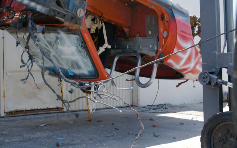 Какво ще се случи, ако кабриолет катастрофира по таван? ВИДЕО