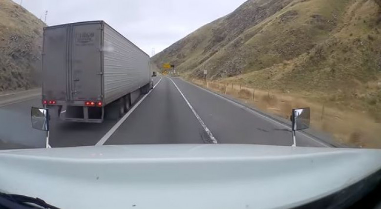 Зрелищно: Вижте как спират камионите с отказали спирачки ВИДЕО