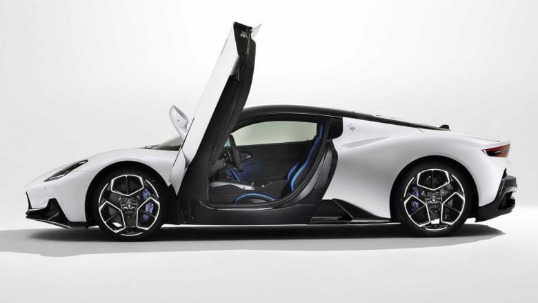 Завръщане с гръм и трясък: Maserati представи новия си суперавтомобил ВИДЕО