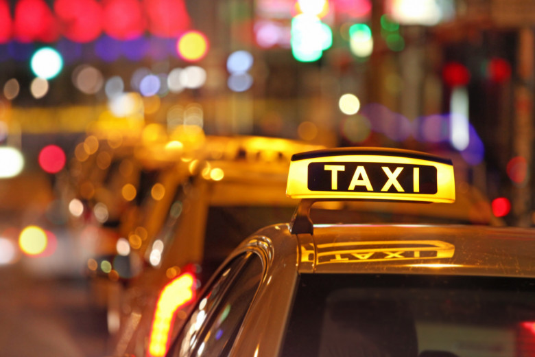 Кое е най-изгодно: личен автомобил, такси или кола под наем?