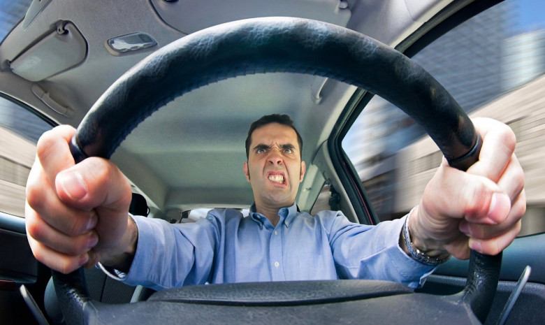Експерти посочиха 5-е лоши навика на шофьорите, които чупят колата