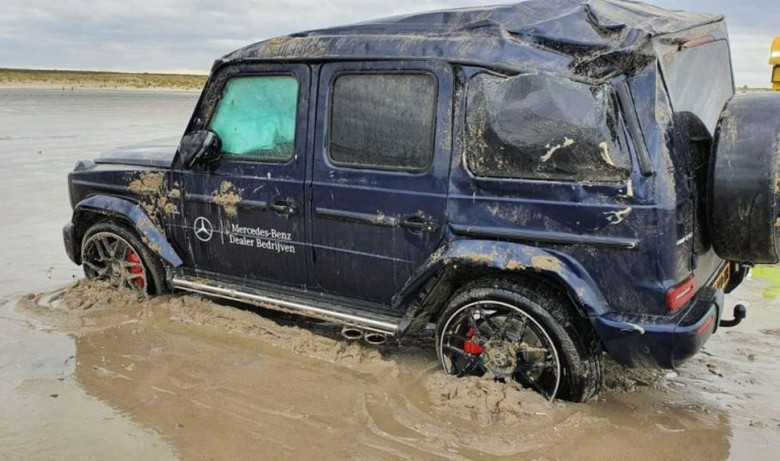 Инцидент: Mercedes-AMG G63 се преобърна няколко пъти във въздуха на плаж ВИДЕО