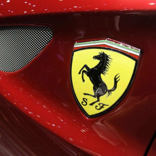 Първи СНИМКИ на най-новото Ferrari - SF90 Stradale Spider с мощност 1000 конски сили