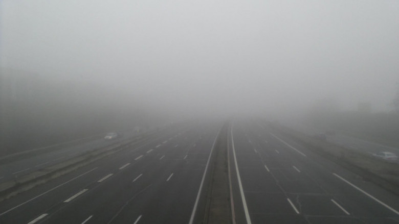 Ето как да шофираме безопасно в мъгла ВИДЕО