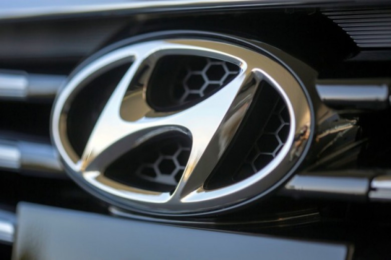 Фотошпиони заснеха на пътя очаквания бюджетен кросоувър на Hyundai ВИДЕО